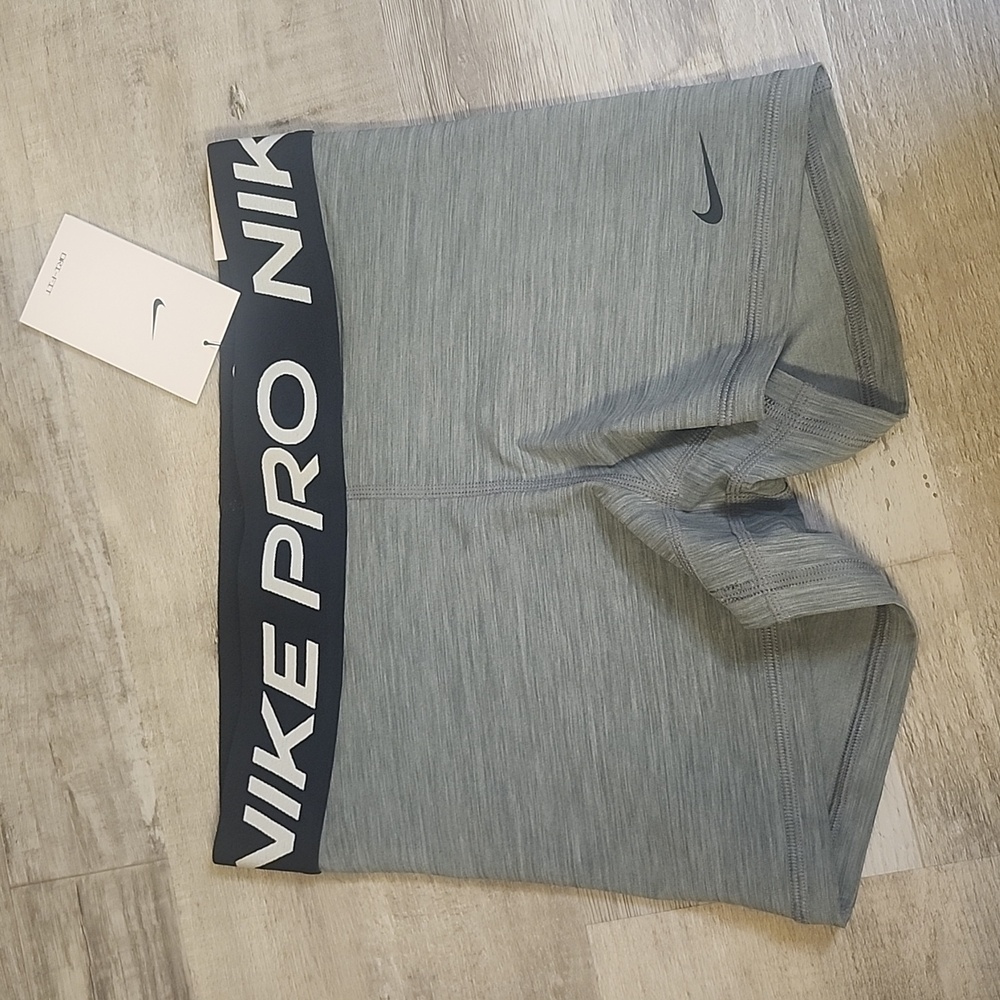 Womens nike pro shorts Small 3 Inch Inseam gray And Black